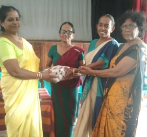 පුස්තකාලයට ඉතා වටිනා පොත් ප්‍රමාණයක් පරිත්‍යාග කිරිම.